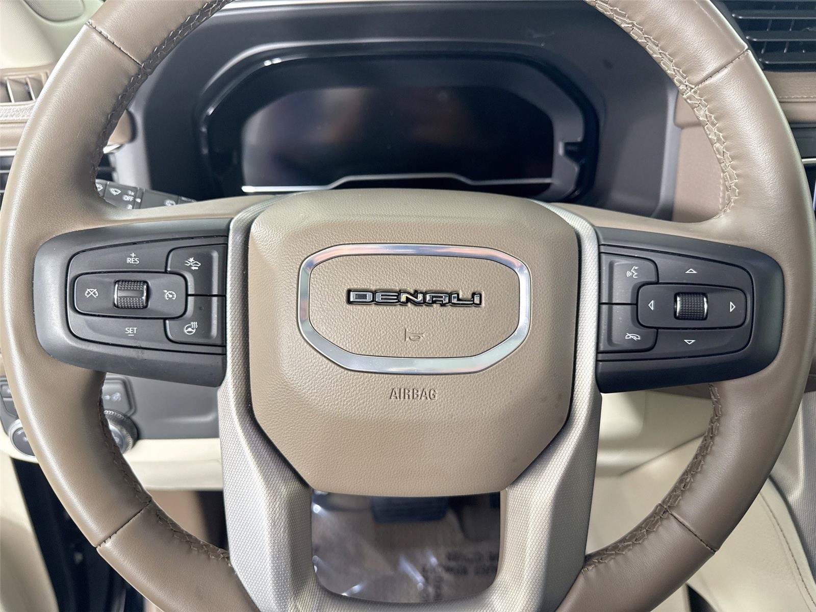 Used 2024 GMC Yukon Denali AWD/4WD image 17