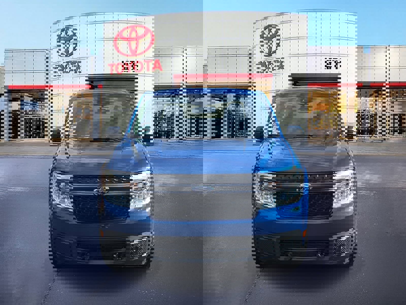 Used 2024 Ford Maverick XLT image 2