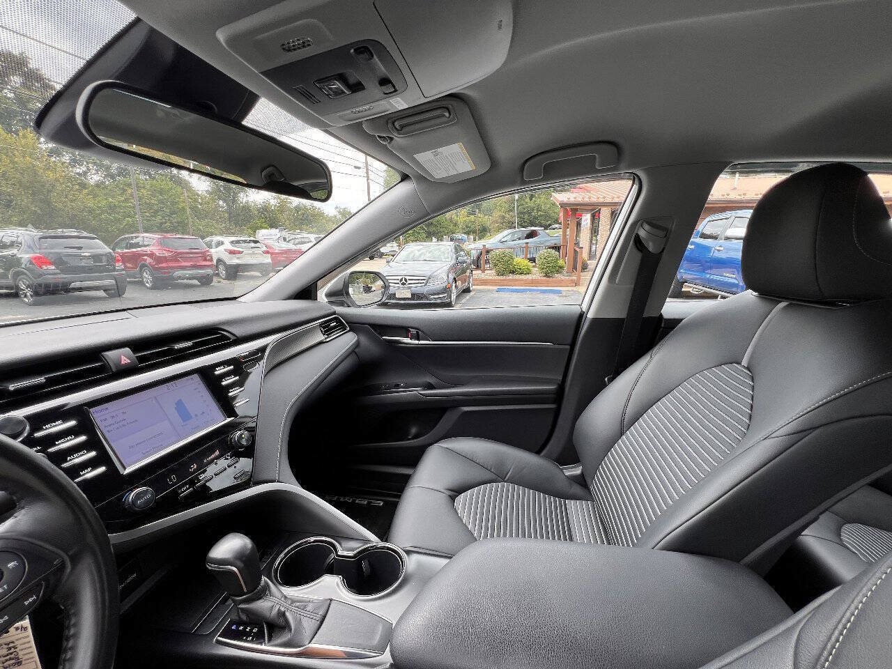 Used 2019 Toyota Camry SE FWD image 22