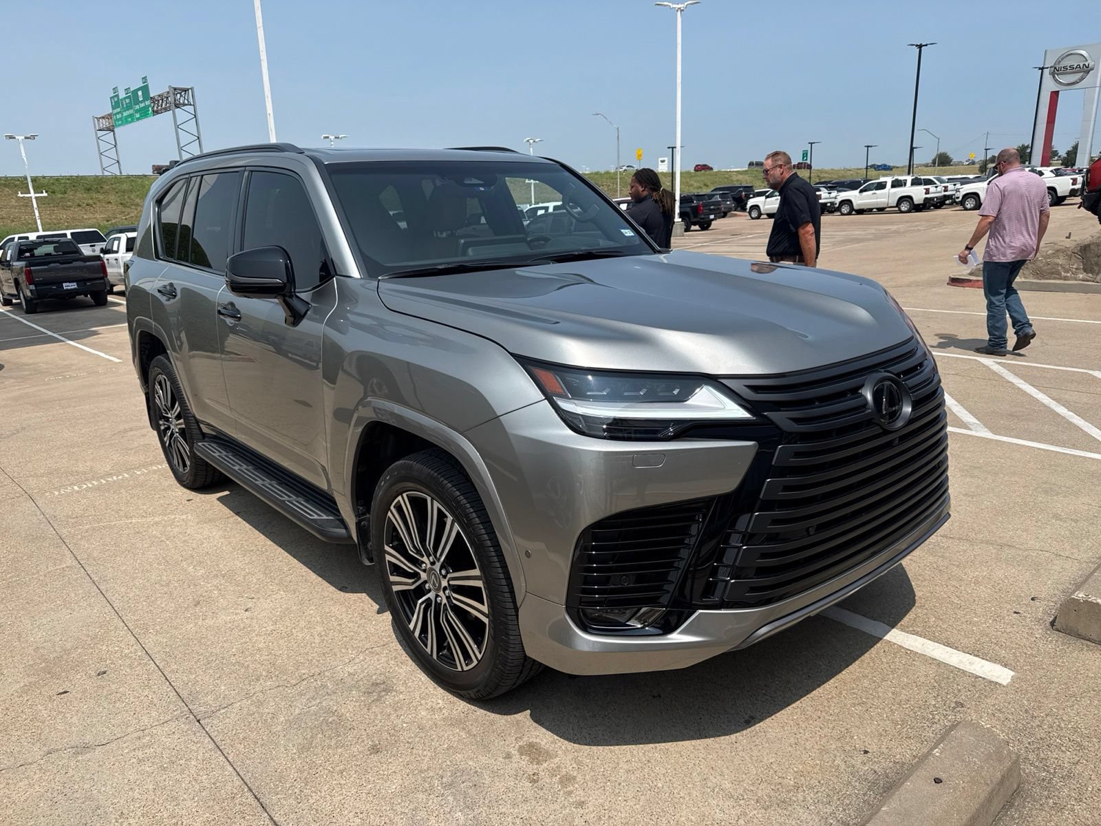 Used 2025 Lexus LX 700h Luxury w/ Appearance Package AWD/4WD image 3