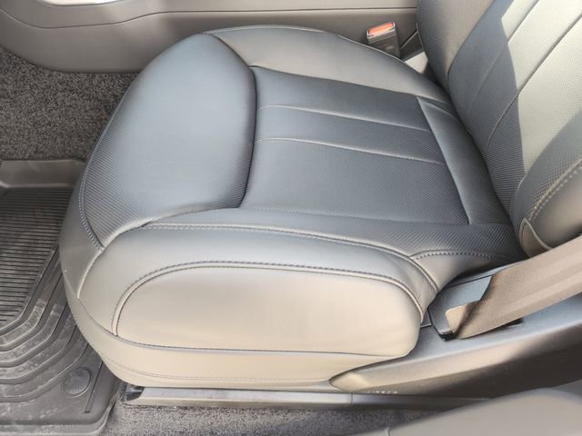 New 2026 Land Rover Range Rover Long Wheelbase SE image 17