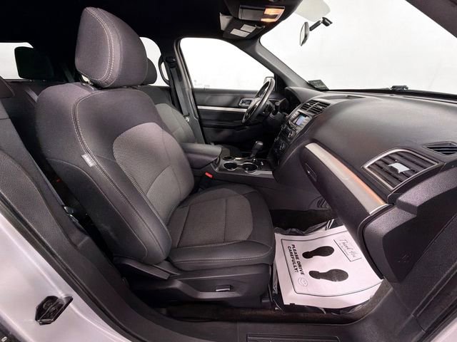 Used 2017 Ford Explorer XLT image 27
