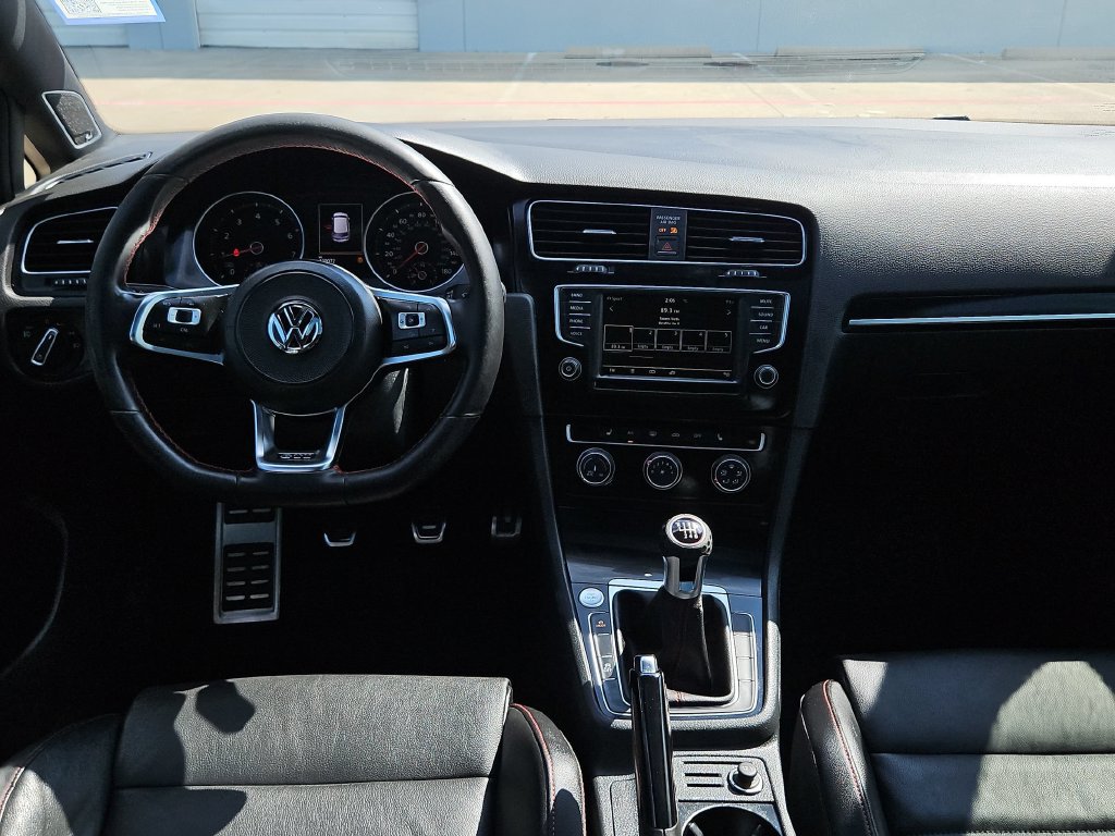 Used 2017 Volkswagen GTI SE FWD image 29