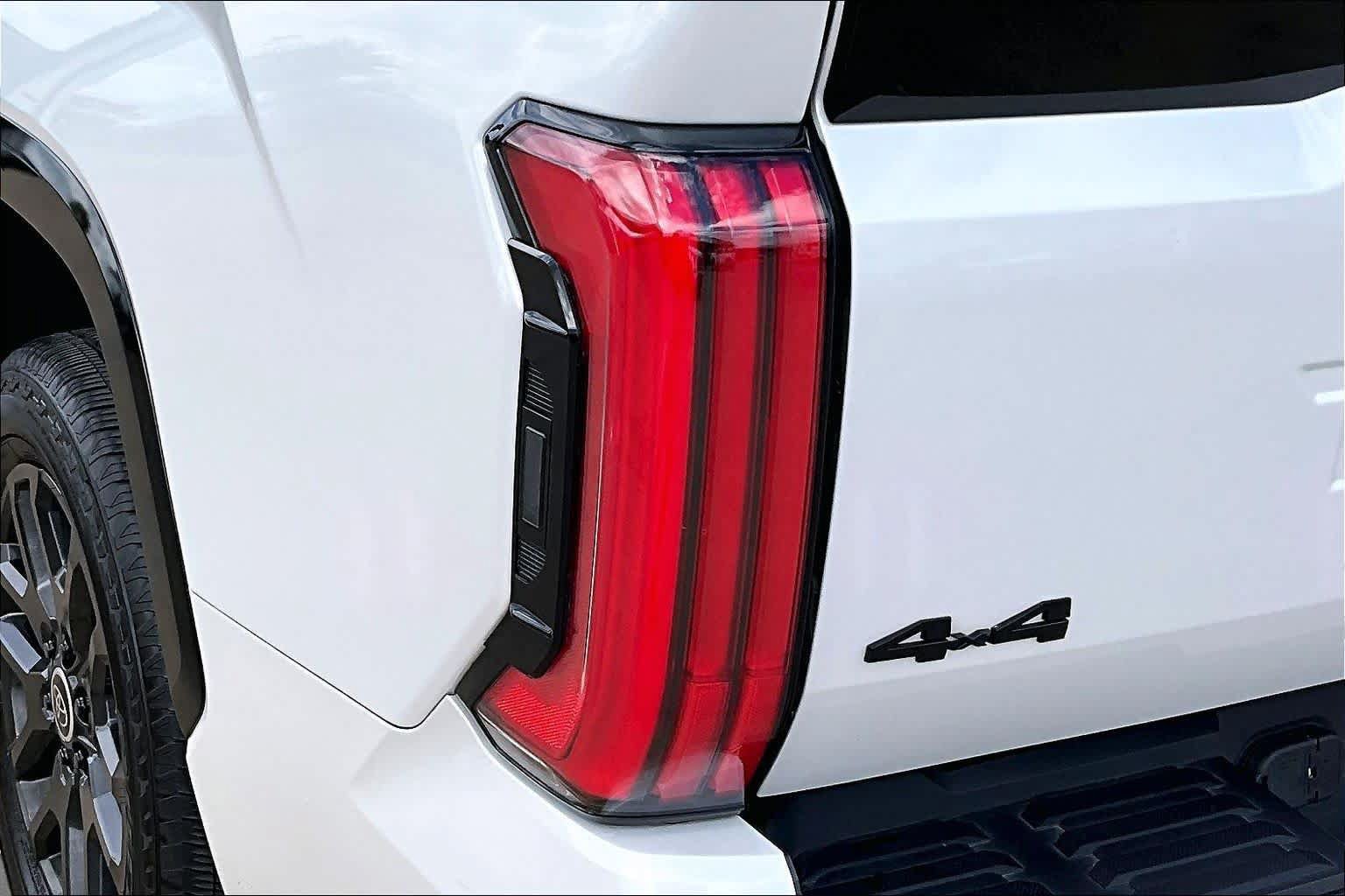 Used 2024 Toyota Tundra Platinum AWD/4WD image 28