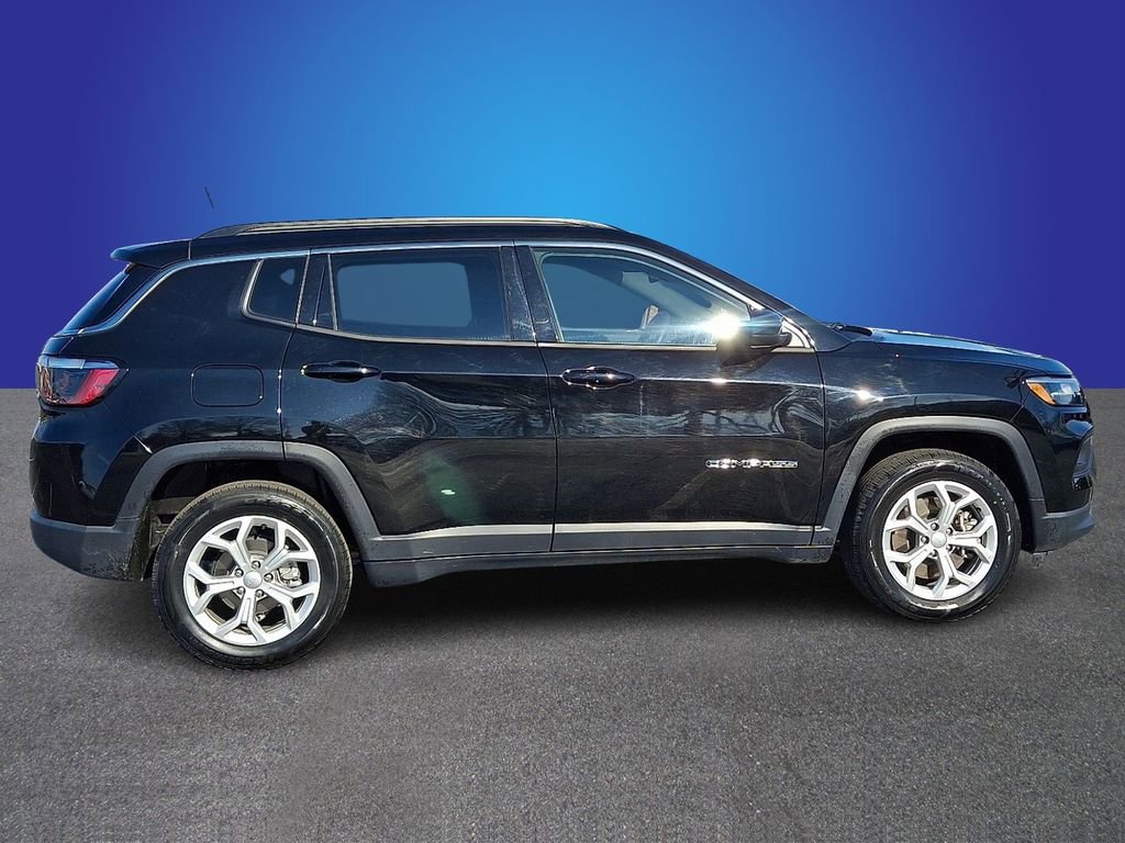 Used 2024 Jeep Compass Latitude image 7