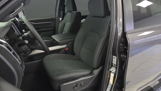 New 2026 RAM 1500 4x4 Crew Cab image 9