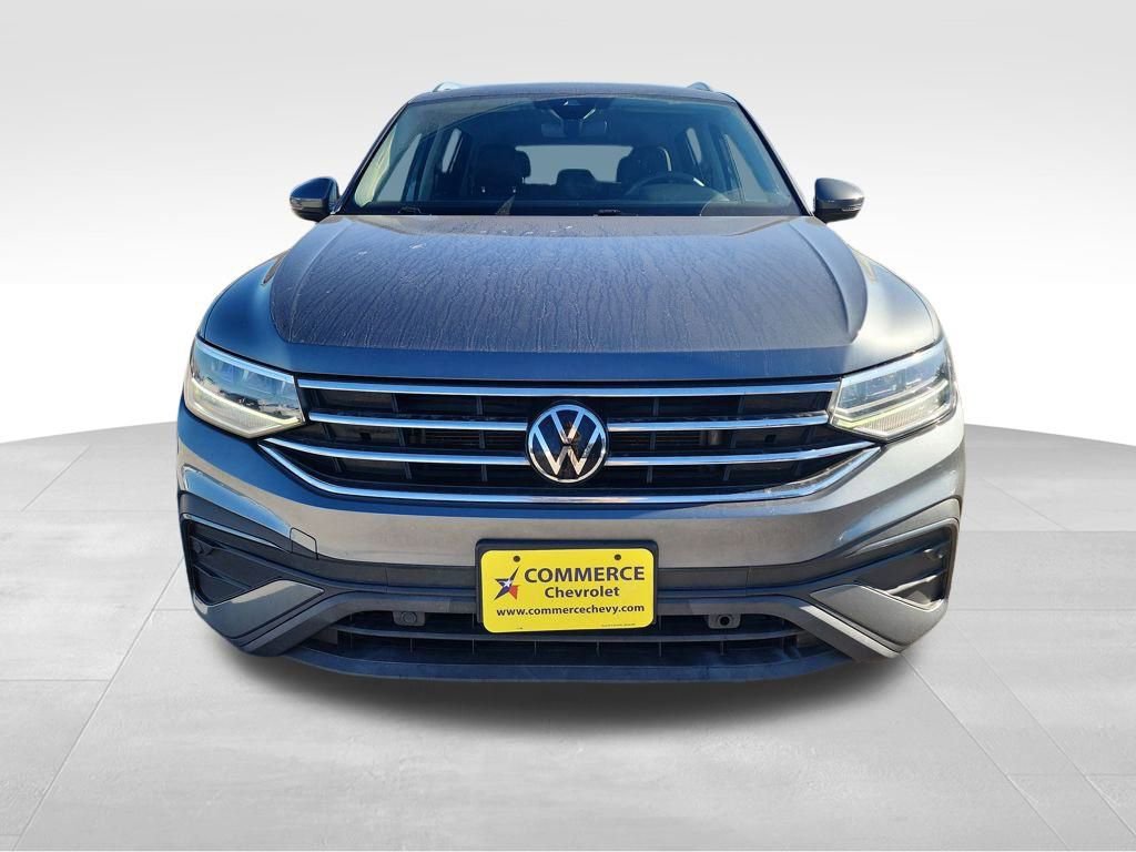 Used 2024 Volkswagen Tiguan SE image 2