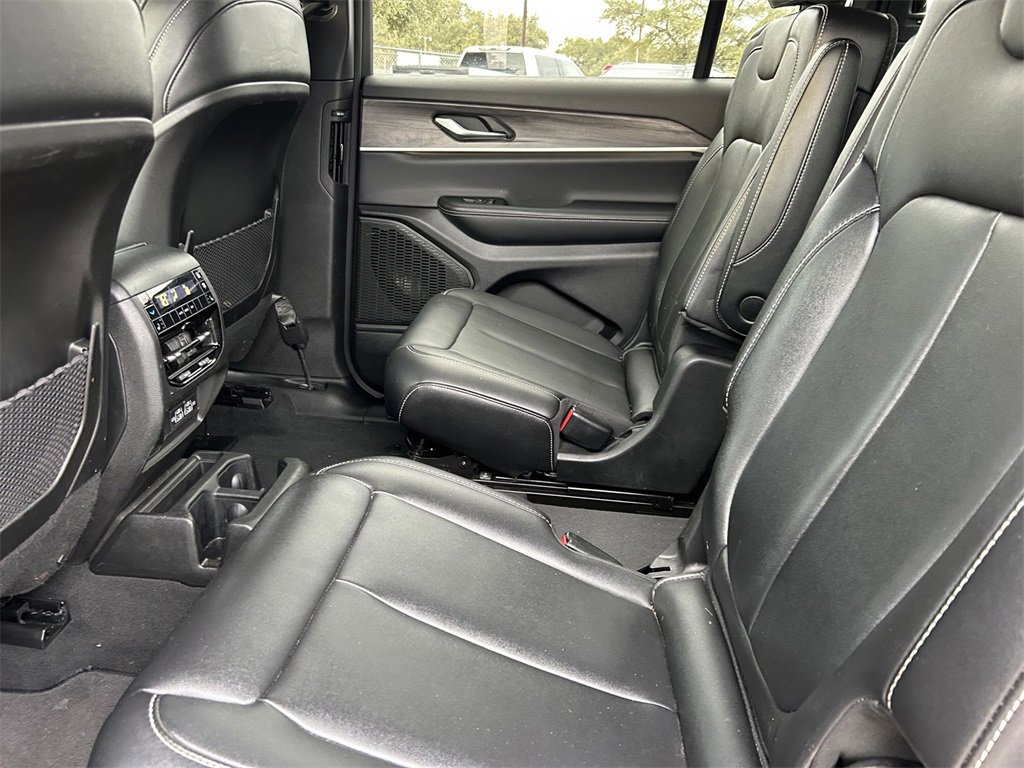 Used 2025 Jeep Grand Cherokee L Limited image 17