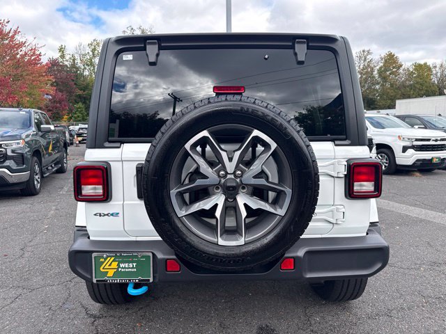 Used 2024 Jeep Wrangler Unlimited w/ Convenience Group AWD/4WD image 19