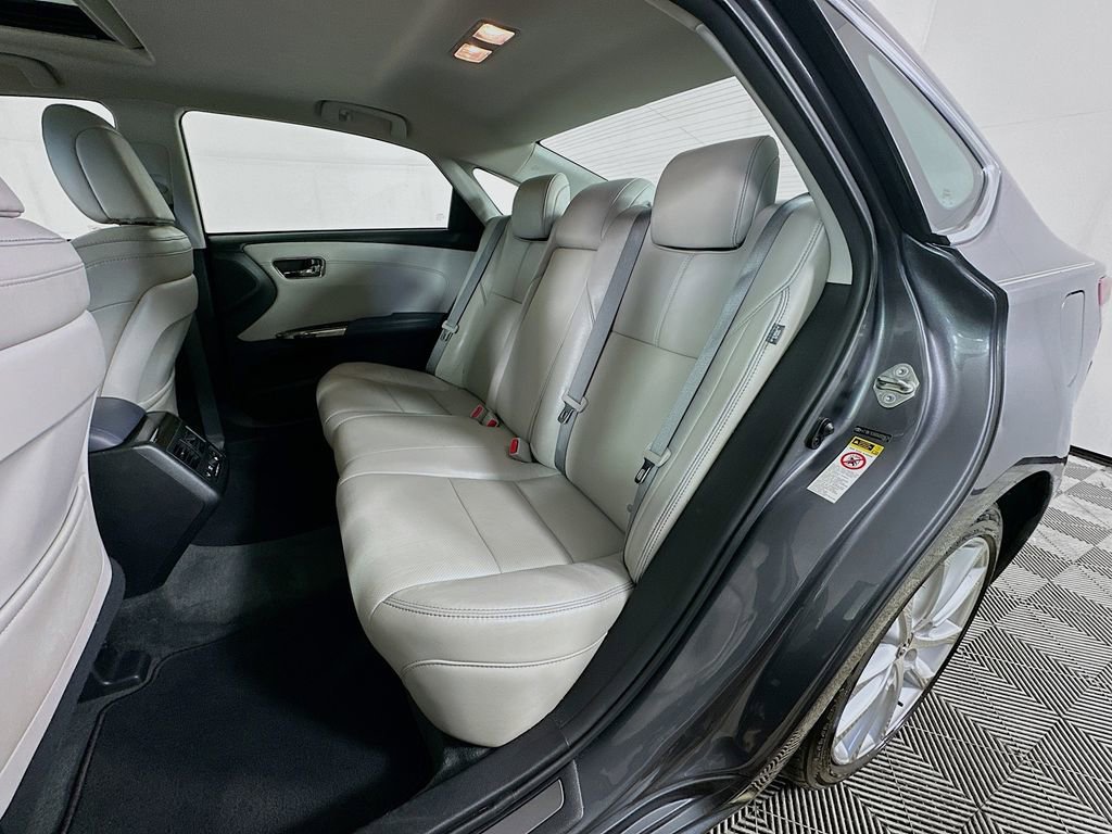 Used 2013 Toyota Avalon Limited image 30