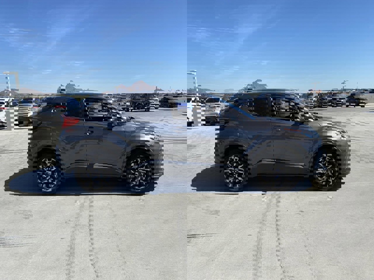 Used 2021 Toyota C-HR XLE image 3