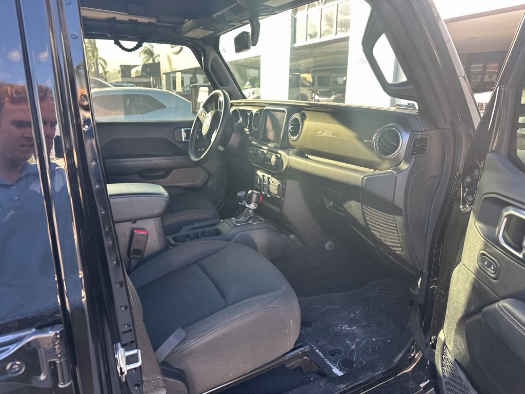 Used 2023 Jeep Wrangler Unlimited Sahara AWD/4WD image 22