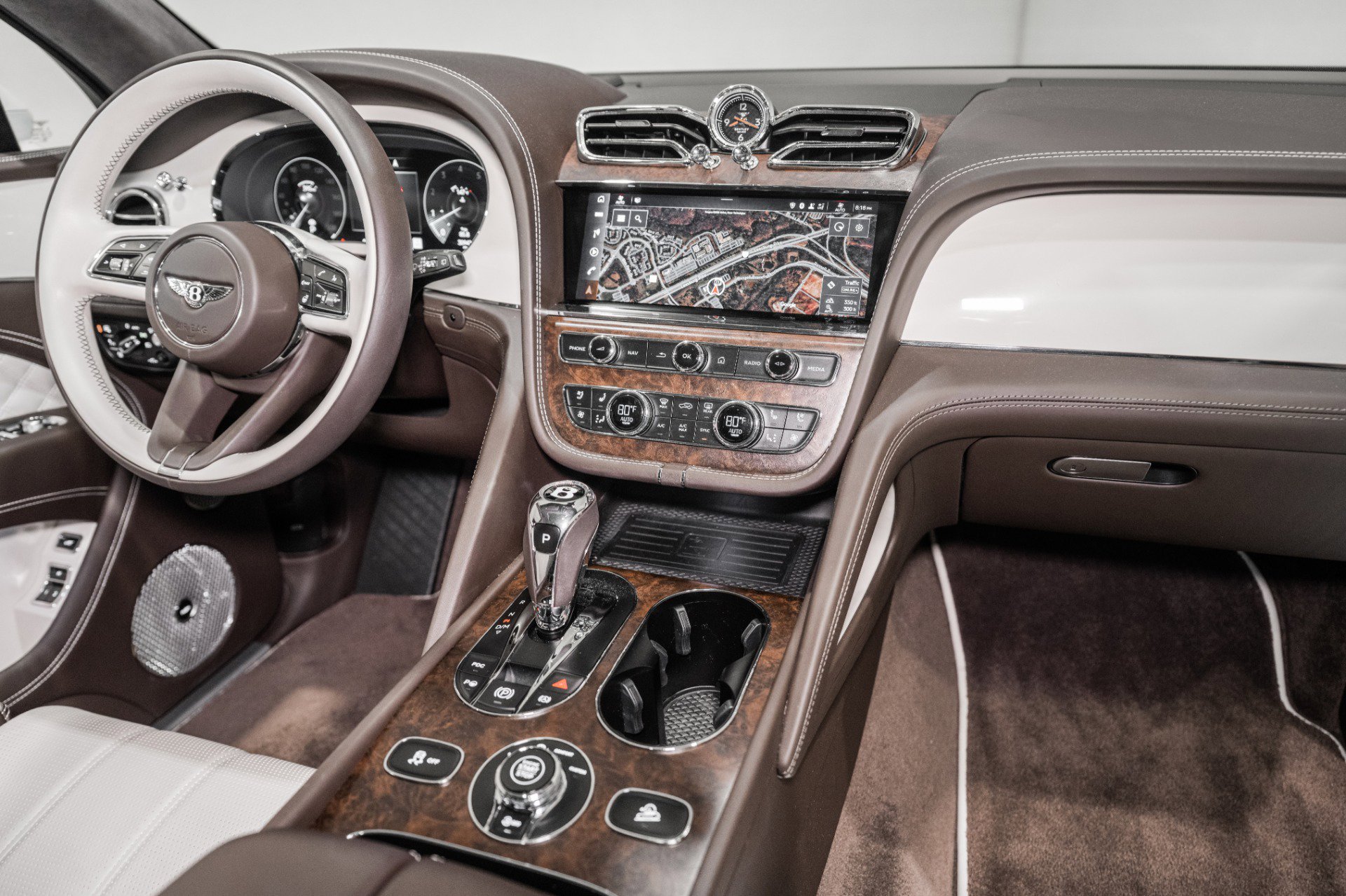 Used 2023 Bentley Bentayga image 33