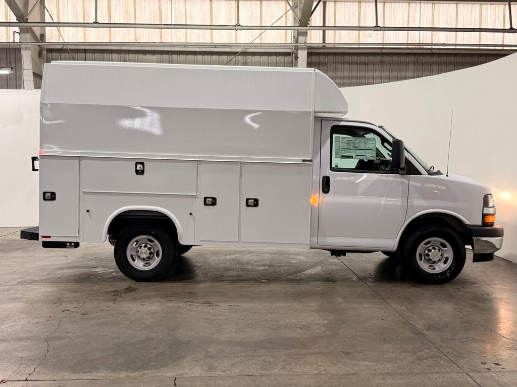 New 2025 Chevrolet Express 3500 Work Van w/ Power Convenience Package image 9