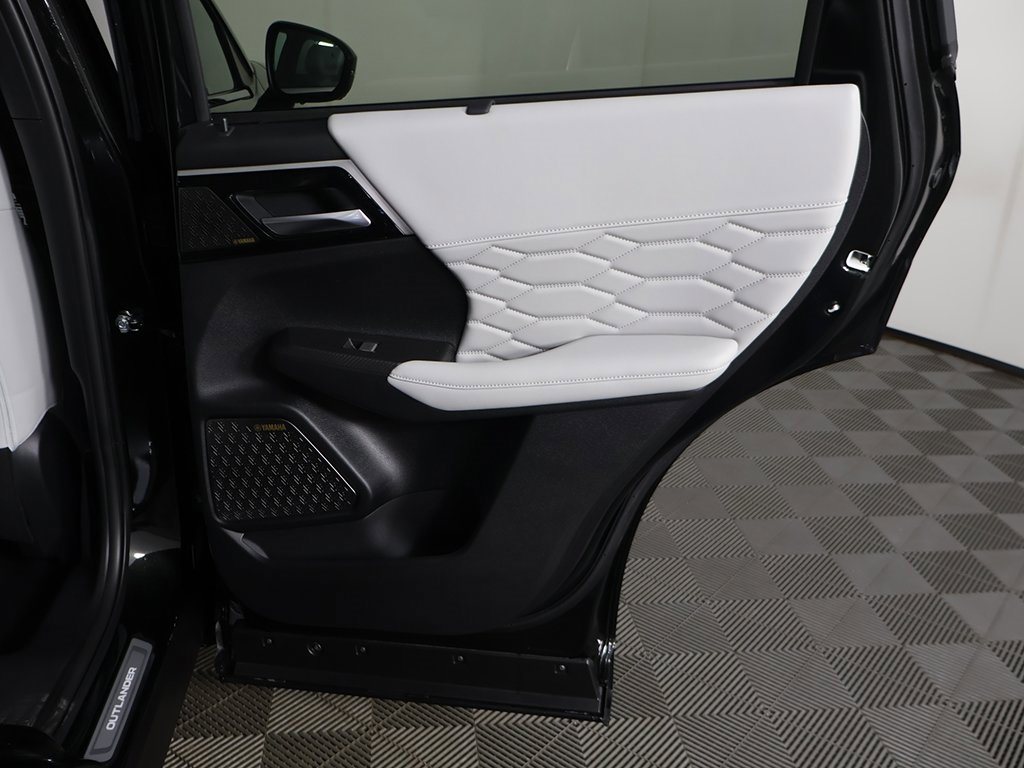New 2025 Mitsubishi Outlander SEL image 32