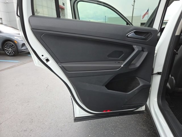 Used 2018 Volkswagen Tiguan SE AWD/4WD image 12