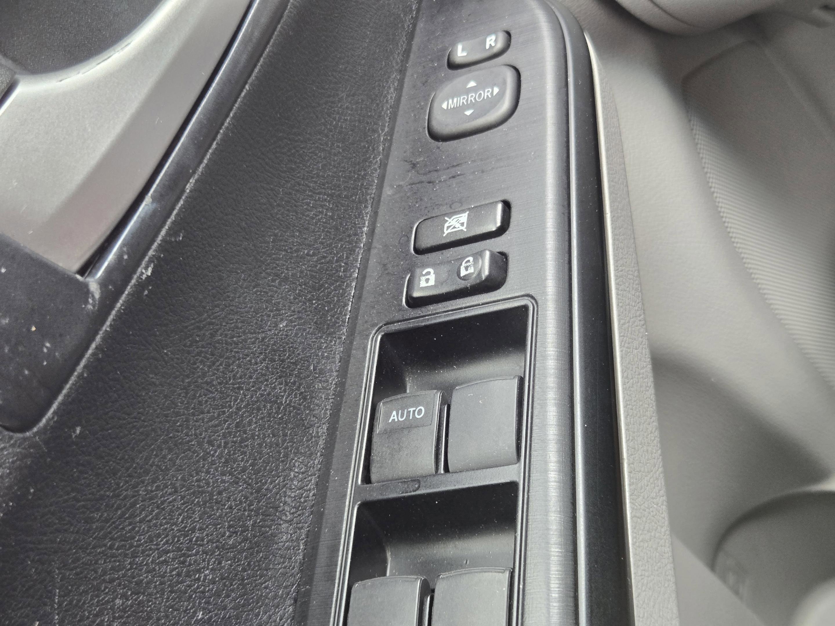 Used 2014 Toyota Camry LE FWD image 22