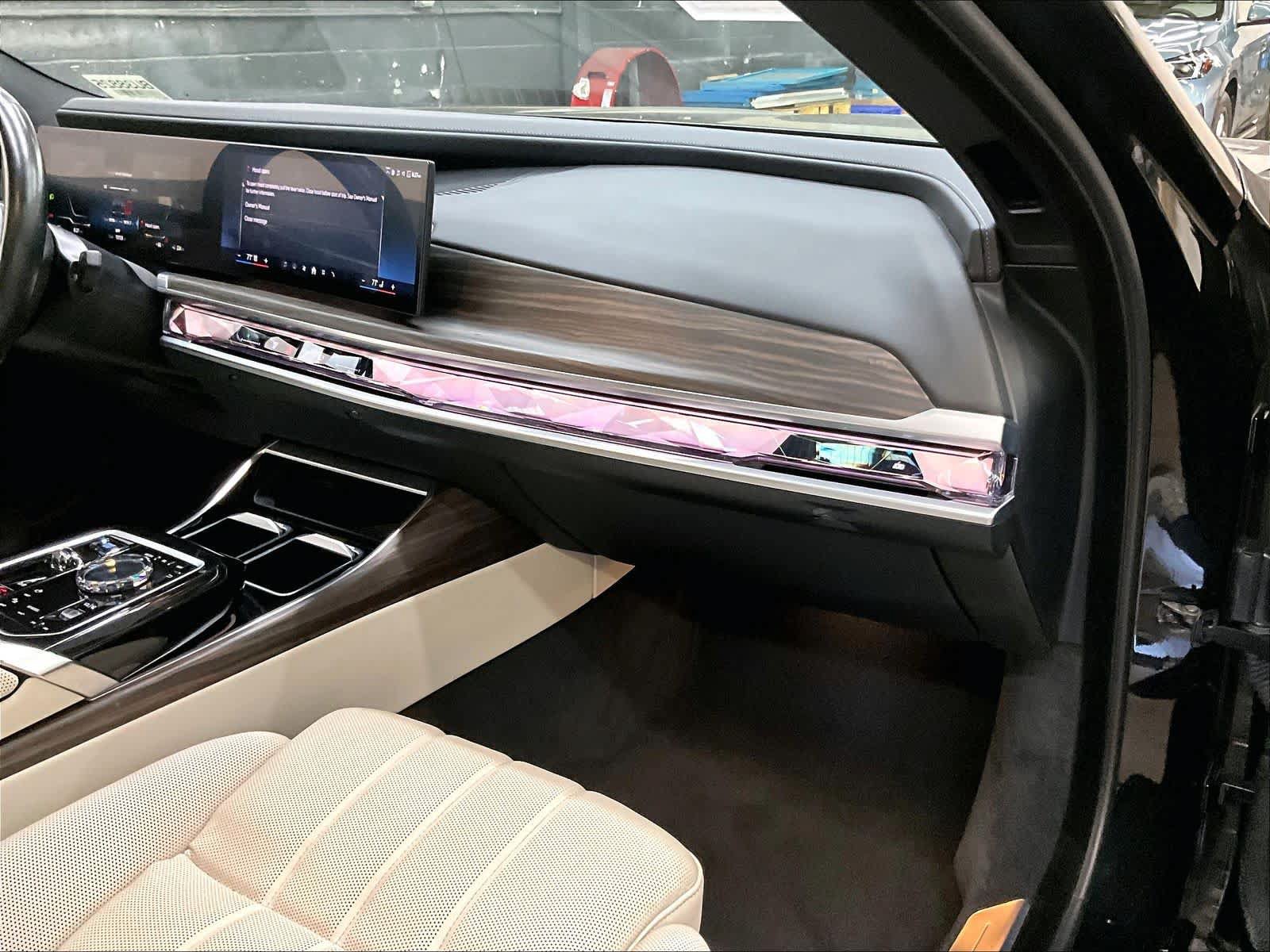 Used 2024 BMW i7 xDrive60 w/ Executive Package AWD/4WD image 19