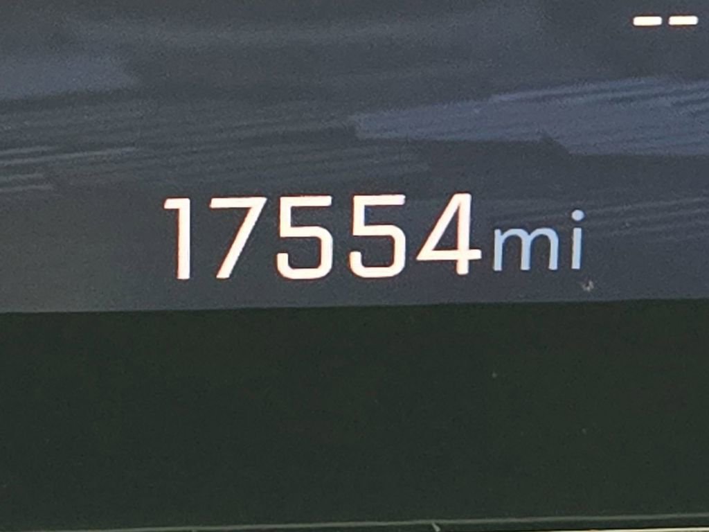 Used 2025 Chevrolet Suburban LS image 18