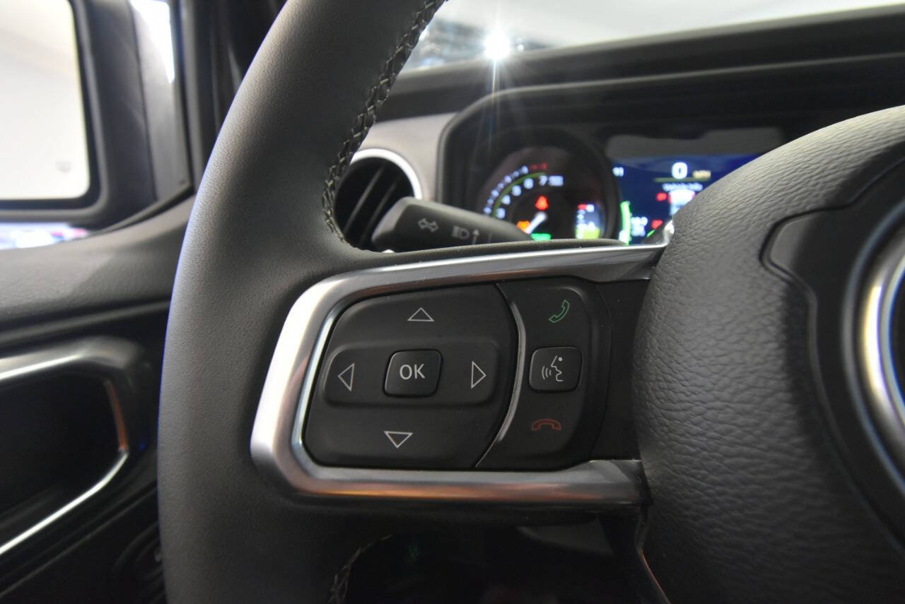 Used 2025 Jeep Wrangler Unlimited Sahara AWD/4WD image 26