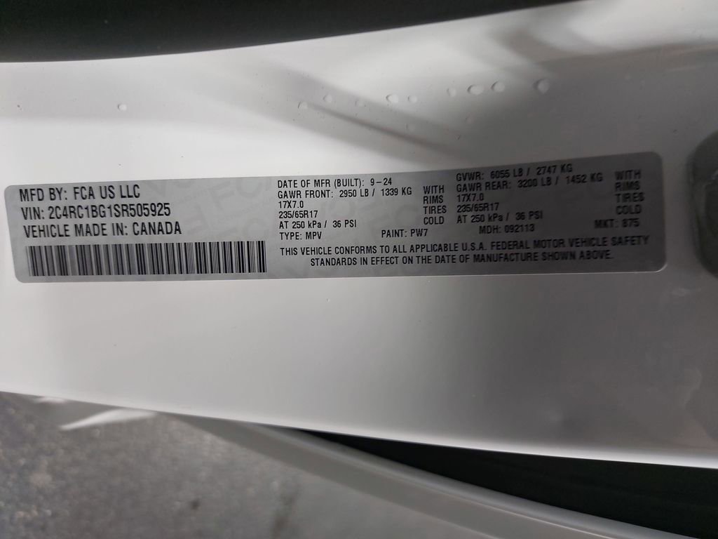 Used 2025 Chrysler Pacifica Select image 37