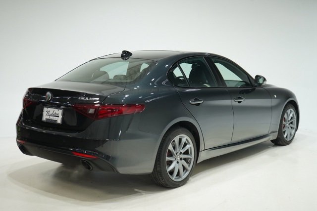 Used 2022 Alfa Romeo Giulia Ti image 7