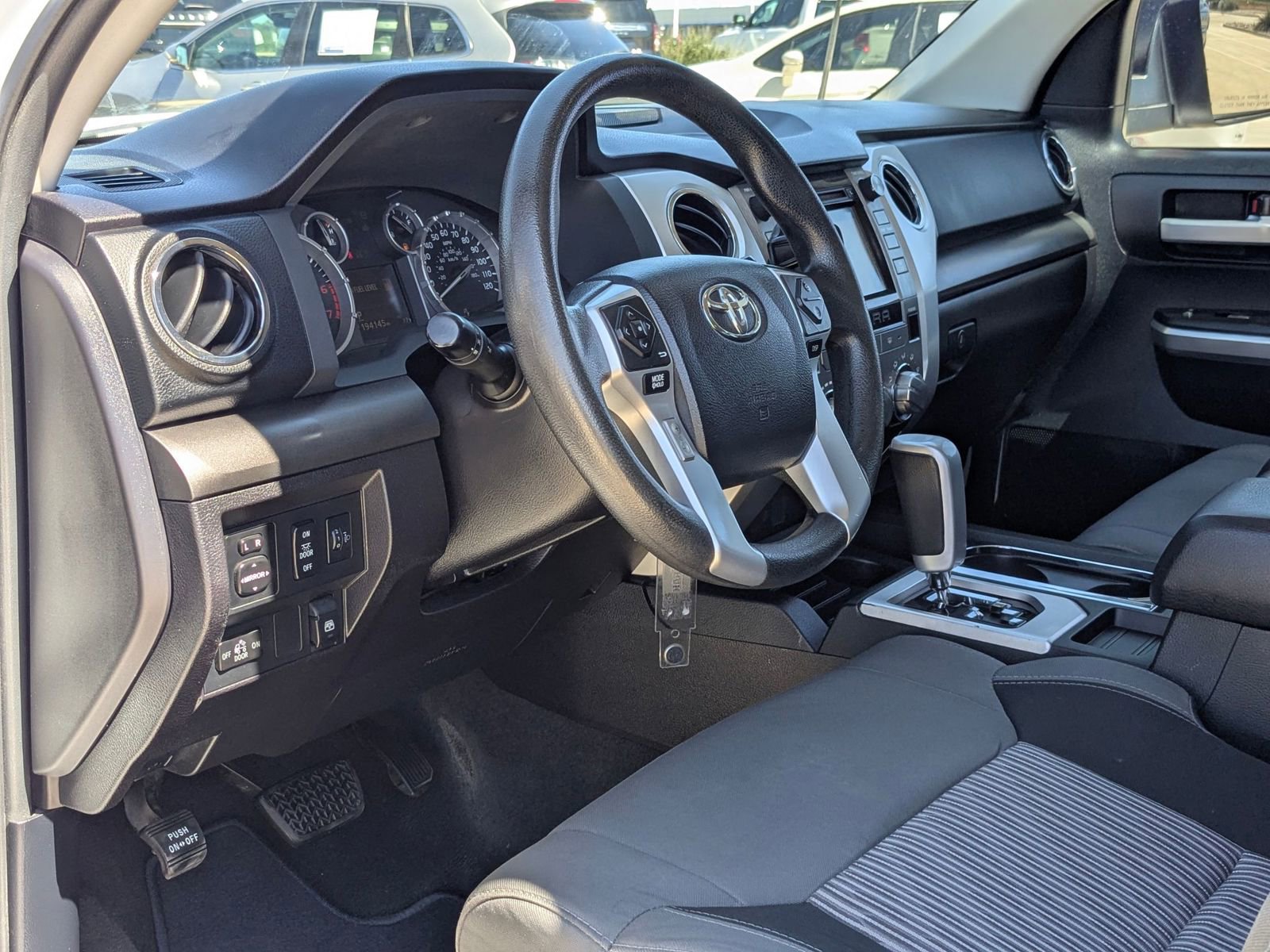 Used 2015 Toyota Tundra SR5 w/ SR5 Upgrade Package image 9