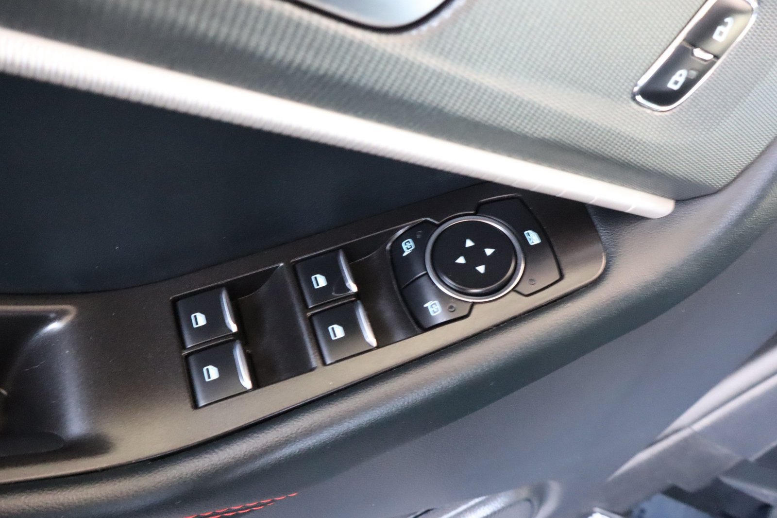 Used 2025 Ford Explorer ST-Line AWD/4WD image 19