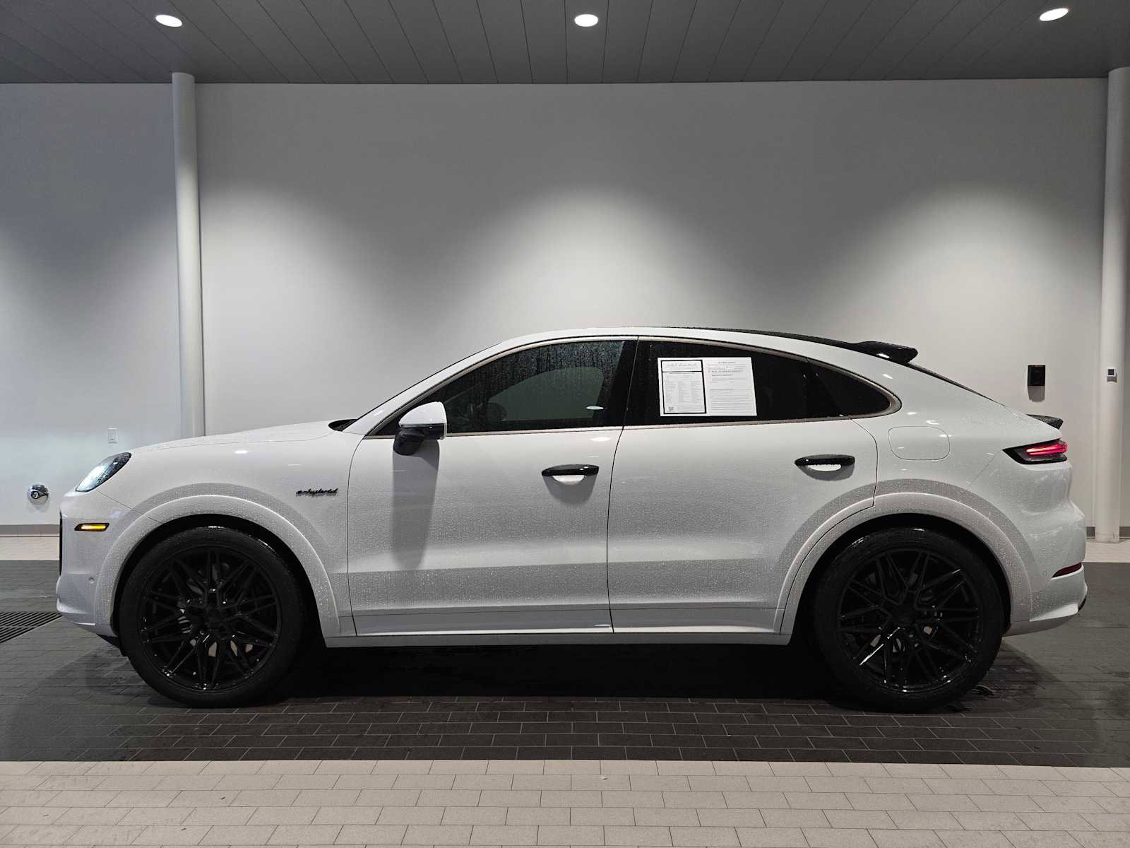 Used 2025 Porsche Cayenne Turbo AWD/4WD image 5