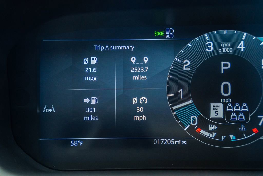 Used 2024 Land Rover Discovery Metropolitan Edition AWD/4WD image 47