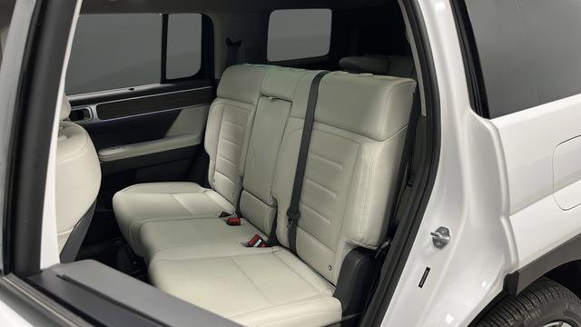 Used 2025 Hyundai Santa Fe Limited AWD/4WD image 23