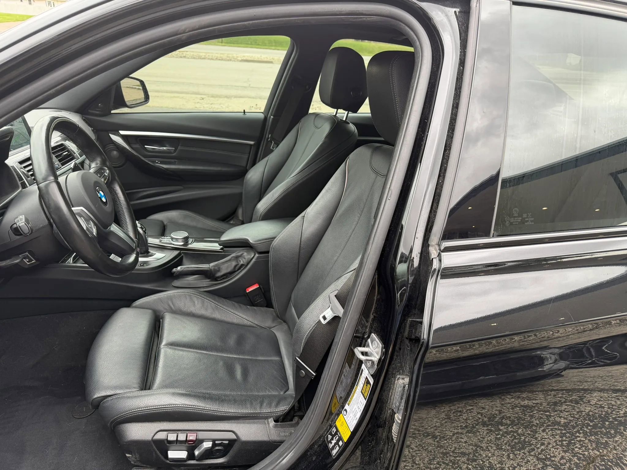Used 2017 BMW 340i xDrive Sedan AWD/4WD image 14