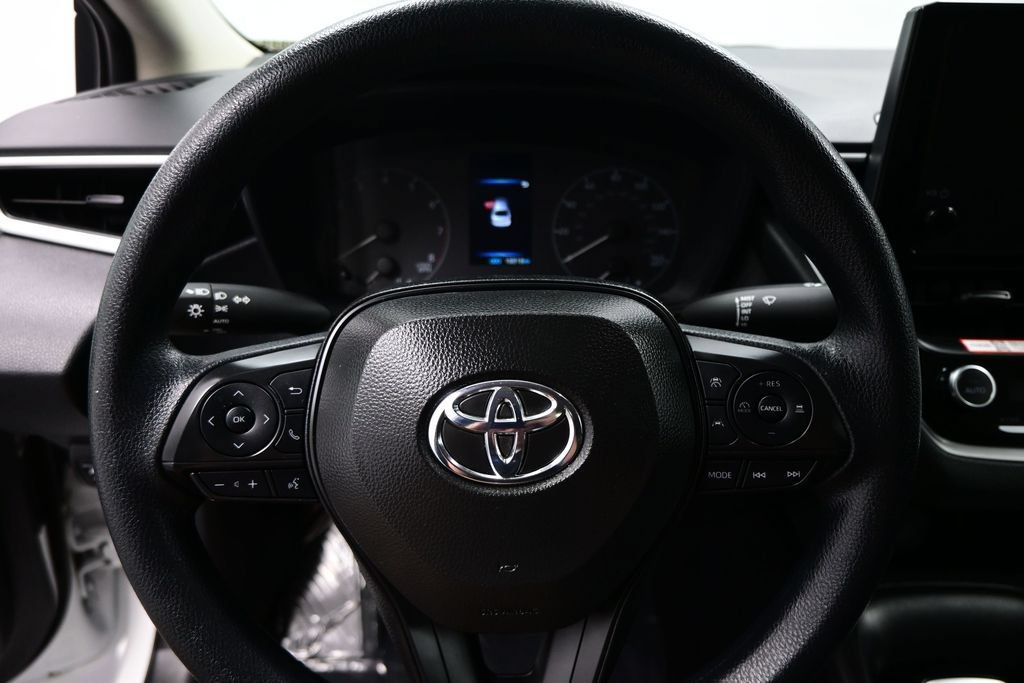 Used 2025 Toyota Corolla LE FWD image 17