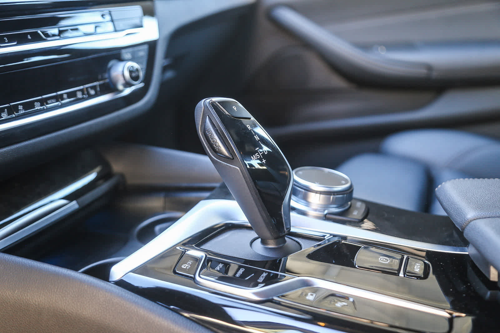 Certified 2023 BMW 530e w/ Convenience Package image 19