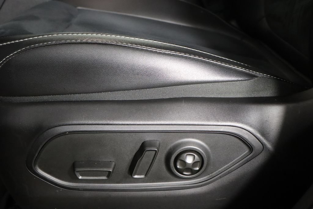 Used 2025 Jeep Grand Cherokee L Laredo AWD/4WD image 24