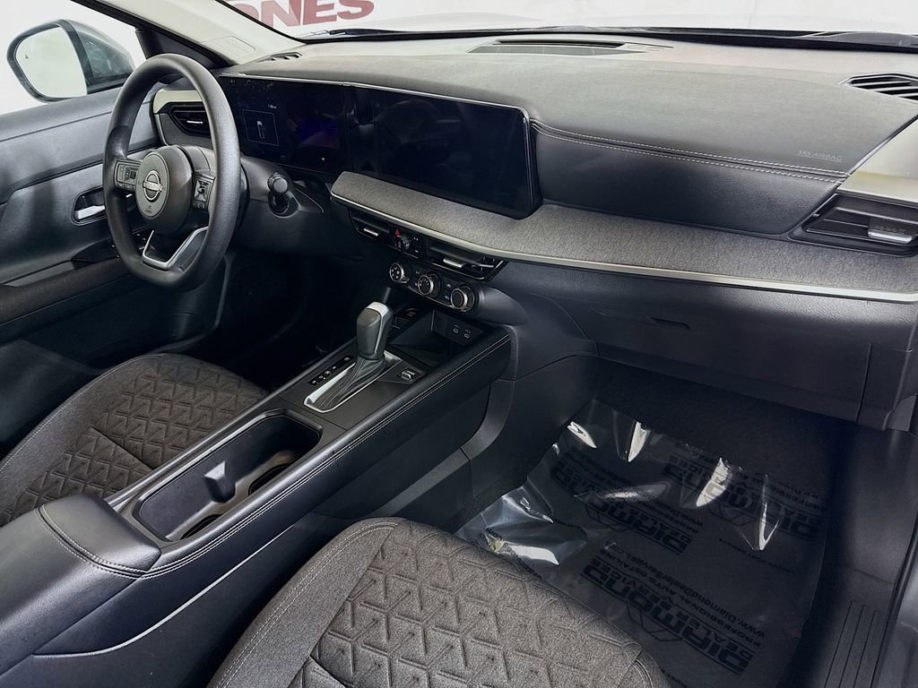 Certified 2025 Nissan Kicks SV image 30