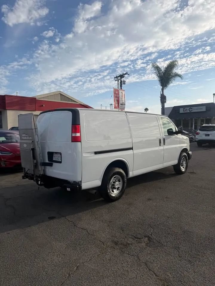 Used 2021 Chevrolet Express 3500 w/ Driver Convenience Package RWD image 6