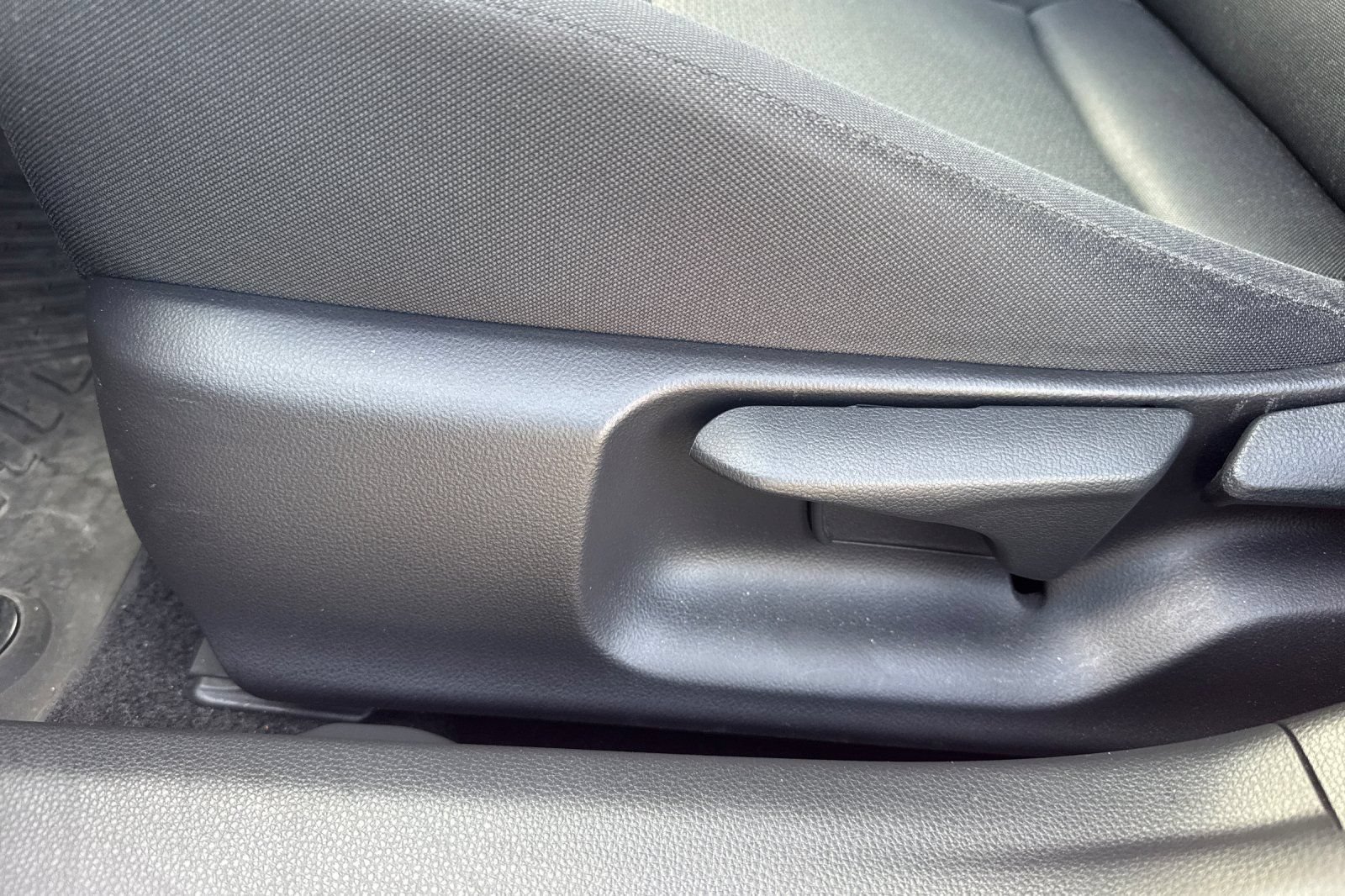 Certified 2025 Toyota Prius LE FWD image 13