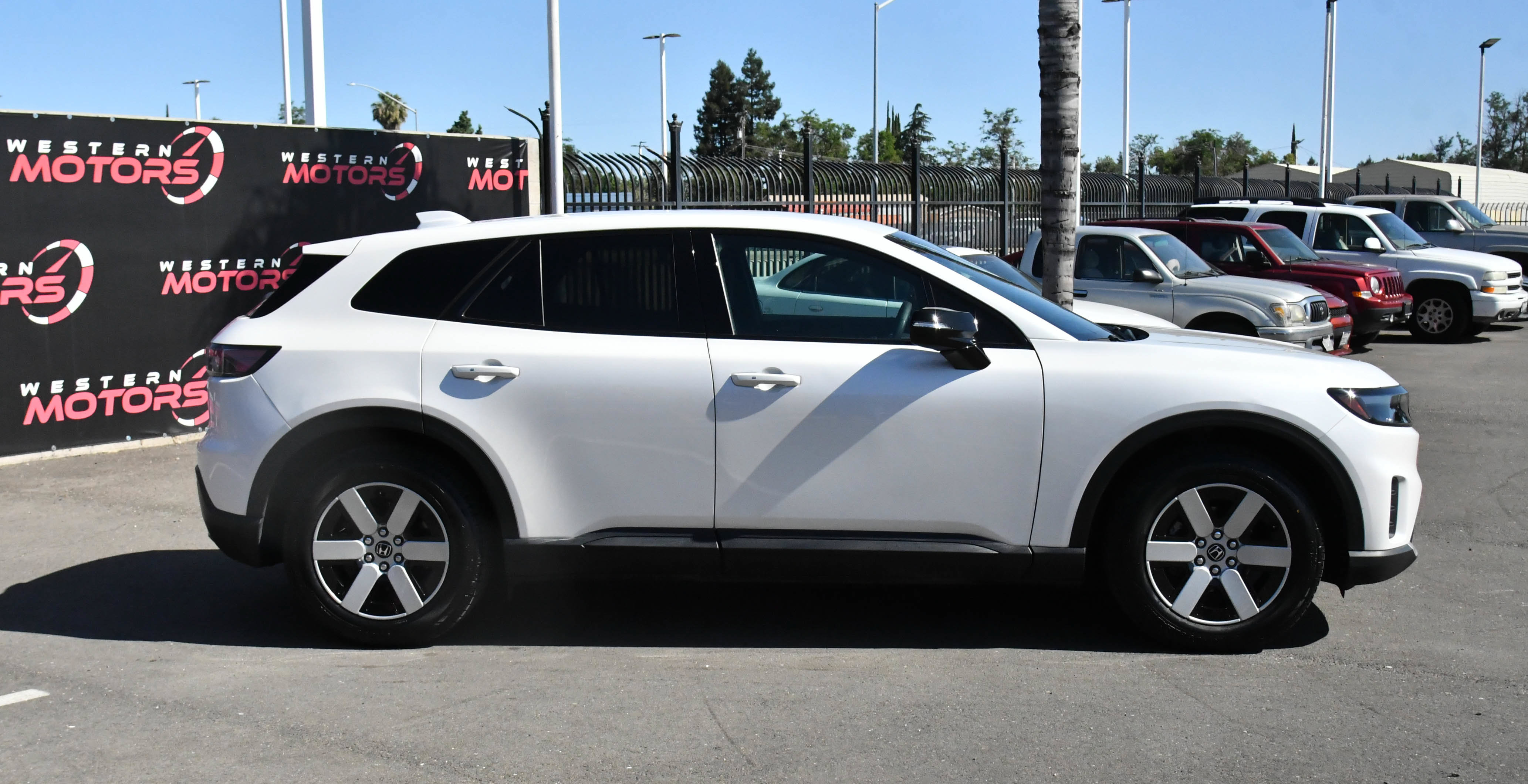 Used 2024 Honda Prologue EX image 9