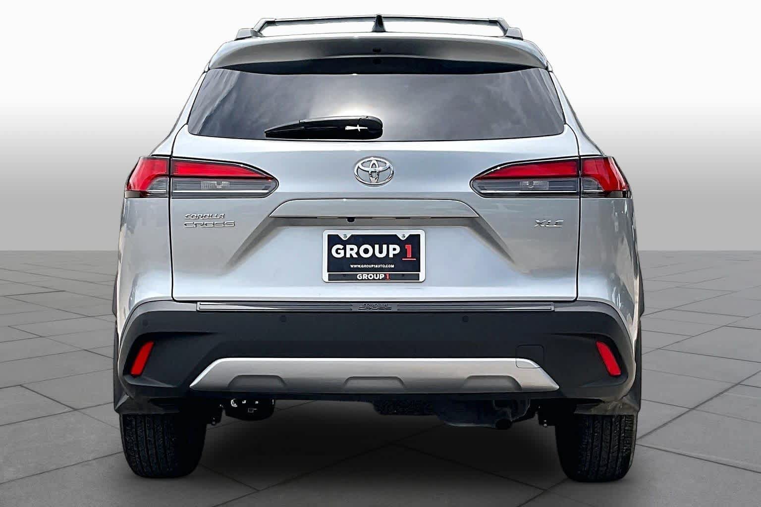 Used 2025 Toyota Corolla Cross XLE FWD image 5