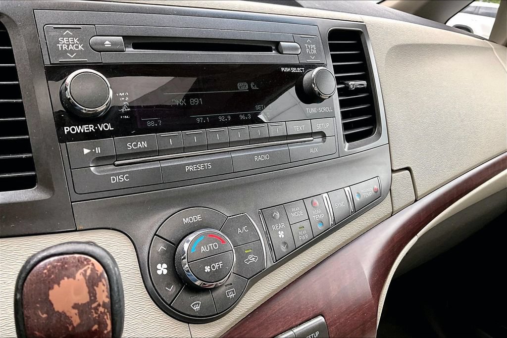 Used 2013 Toyota Sienna XLE FWD image 15