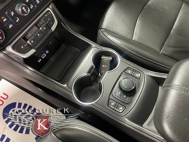 Used 2024 GMC Terrain SLT image 17