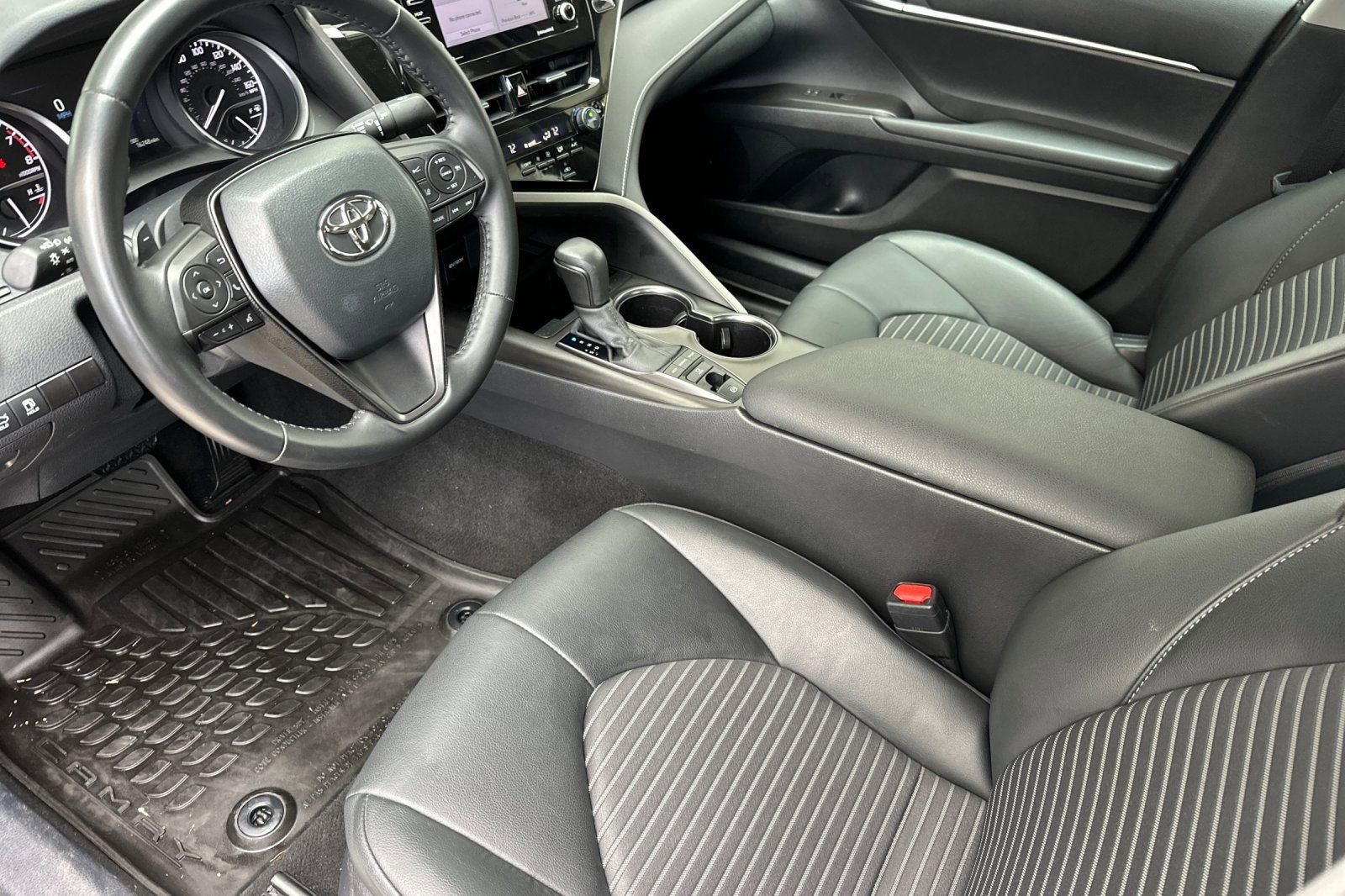 Used 2024 Toyota Camry SE AWD/4WD image 10