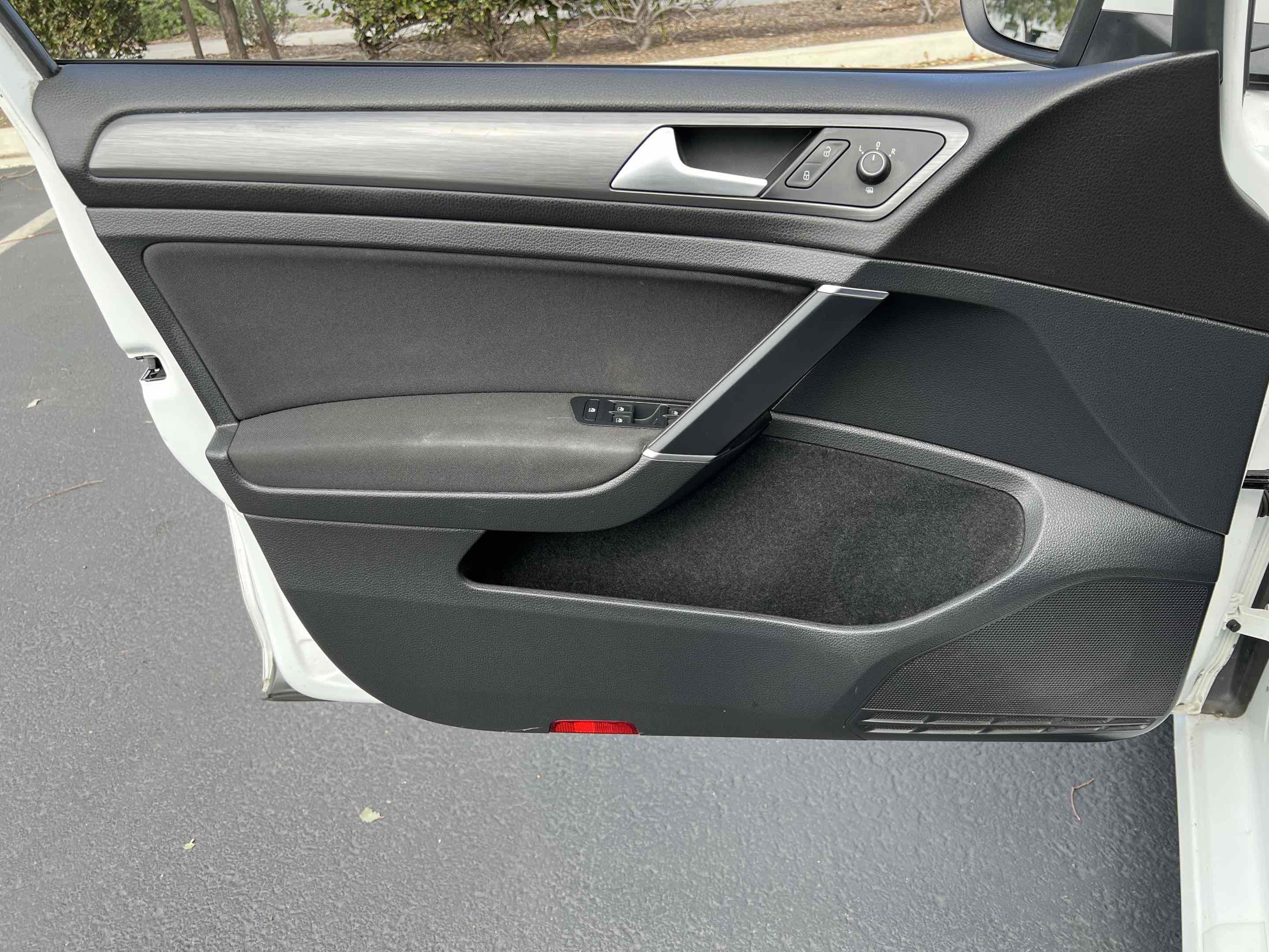 Used 2019 Volkswagen e-Golf SE w/ Driver Assistance Package image 64