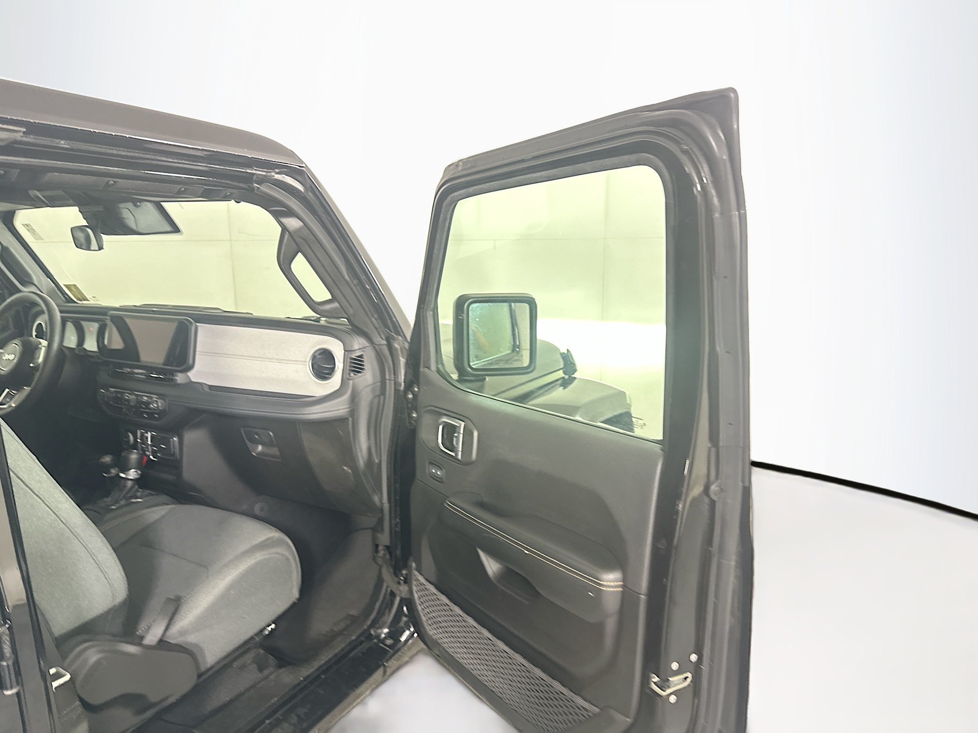 Used 2024 Jeep Wrangler Unlimited Sahara AWD/4WD image 29