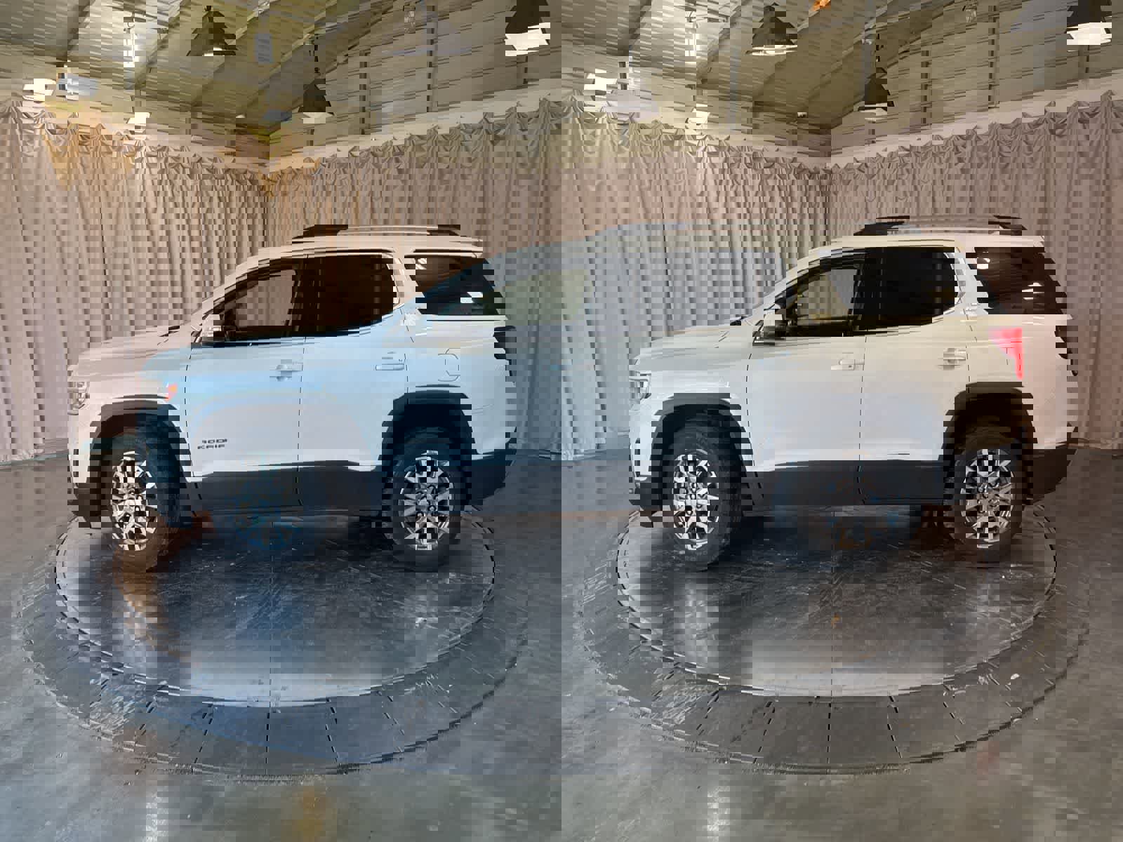 Used 2020 GMC Acadia SLT w/ Premium Package image 8