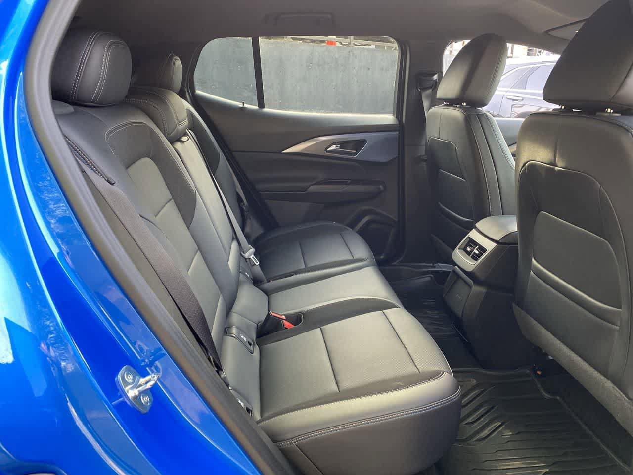 Used 2025 Chevrolet Equinox EV LT w/ LPO, All-Weather Mat Package FWD image 17
