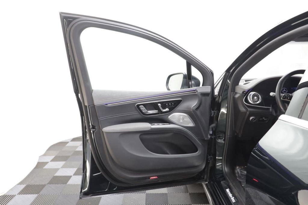 Used 2023 Mercedes-Benz EQS 580 4MATIC SUV image 5