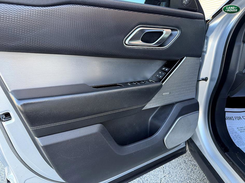 Used 2019 Land Rover Range Rover Velar R-Dynamic SE image 21