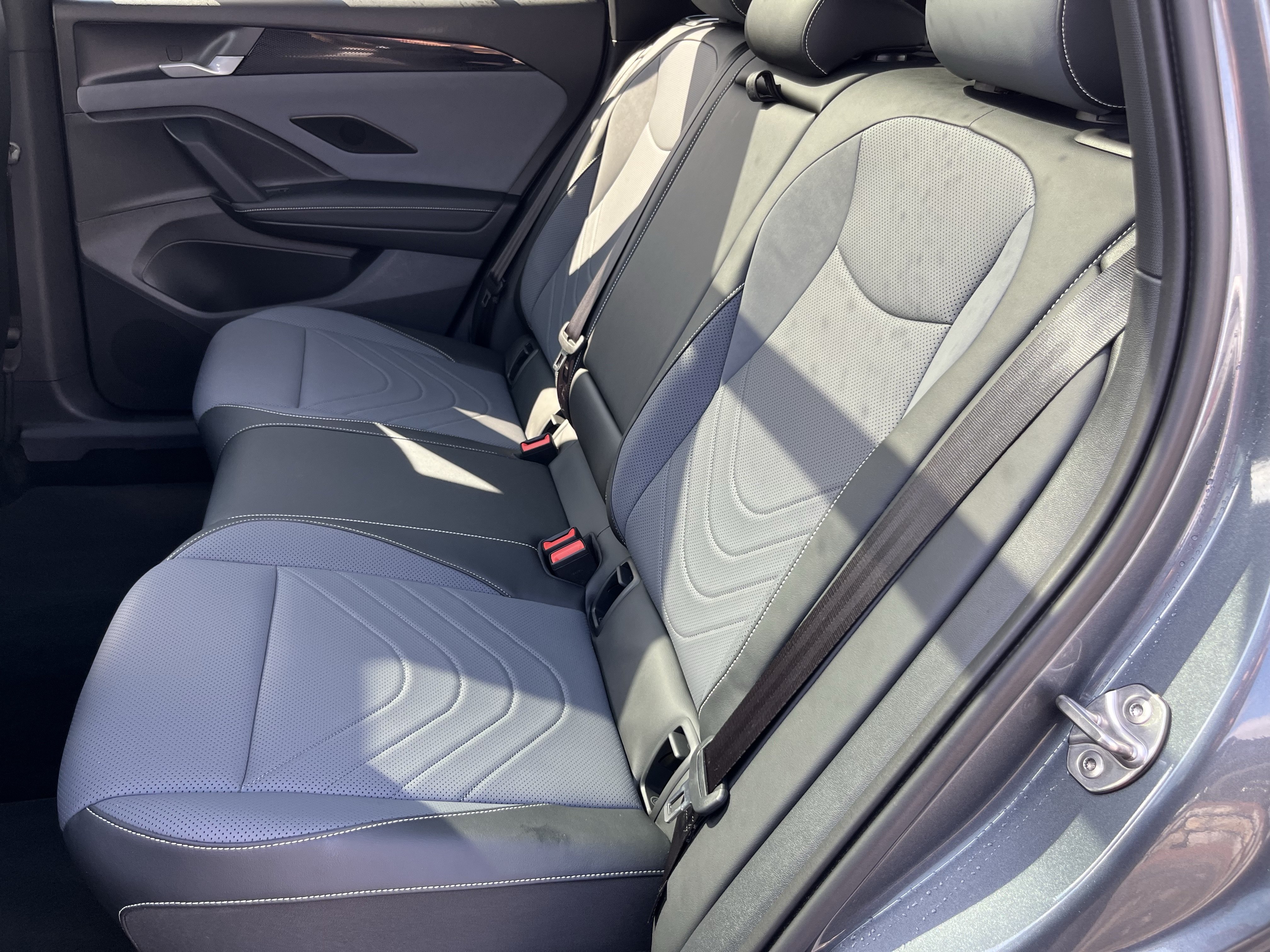 Used 2025 Volkswagen Tiguan SE R-Line AWD/4WD image 18
